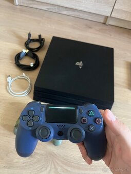 Playstation 4 Pro 1TB + ovládače , kabeláž a hry - 4