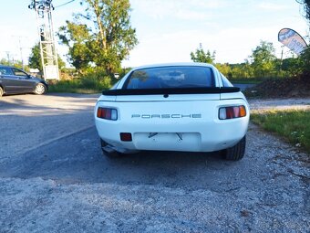 Porsche 928s - 4