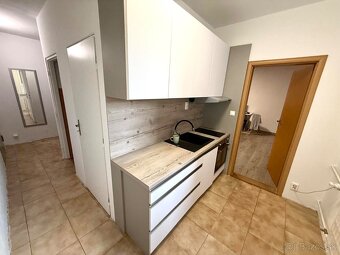 ZREKONŠTRUOVANÝ 1-IZBOVÝ BYT S 2 PIVNICAMI - TOP INVESTÍCIA - 4