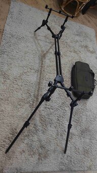 rod pod AVID CARP, stojan na udice - 4