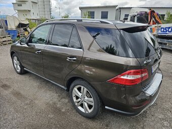 Mercedes ML350 - 4
