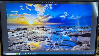 Samsung QM32R-B display vesa 200x200 DO a nap. Kabel - 4