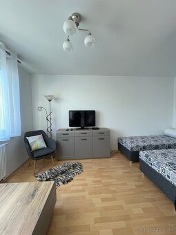 NA PRENAJOM: 1 izbový byt na Družbe - 4