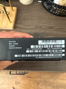Samsung Z Flip 5 - 4