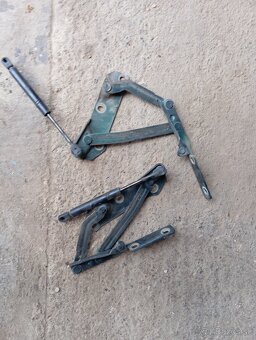 Držiaki na kapotu Opel Vectra b - 4