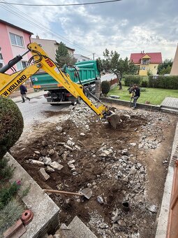 Výkopové práce traktor bagrom - 4