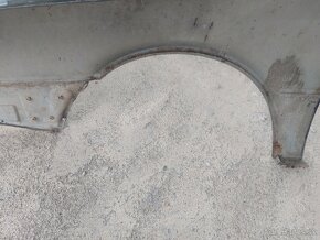 Predám pravý blatnik Audi 80 - 4