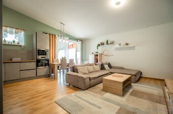 REZERVOVANÝOkúzľujúci 3i byt s priestrannou terasou - 4