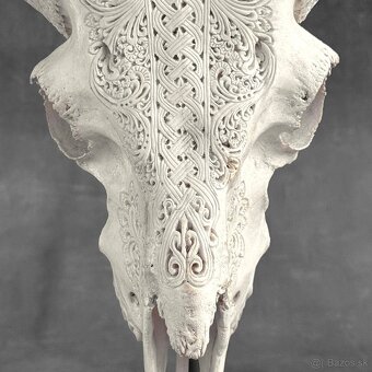 Vyrezávaná lebka barana na kovovom stojane - motív Infinity - 4