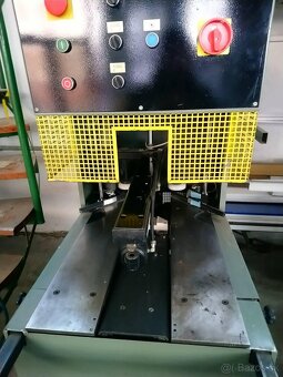 Stroje na výrobu plastových okien - 4