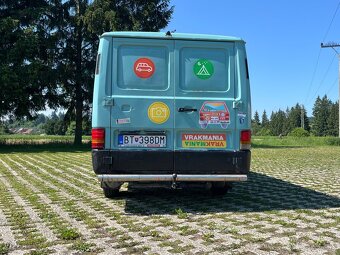 Obytná dodávka Mercedes MB100D - 4