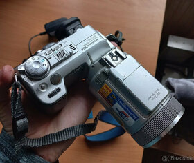 SONY DSC F717 Digitální fotoaparát - 4