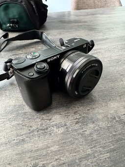 Sony A6000 + (16–50mm a 55–210mm), púzdro LowePro - 4