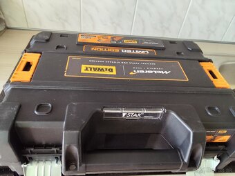 Predám uťahovačku Dewalt DCD85ME2GT - 4