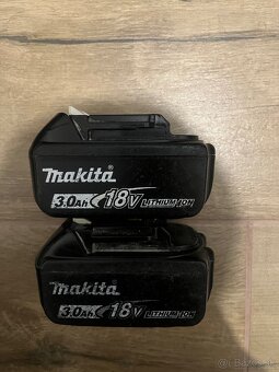 Makita 18V rýchlonabíjačka + 2× 3.0Ah batéria – plne funkčné - 4