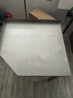 nerezovy rohovy stol - 4