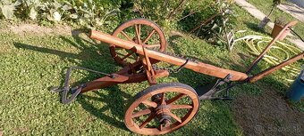 Starý drevený konský pluh - 4