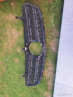 Predam original prednu masku na Mercedes GLC - 4