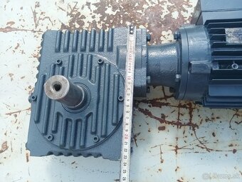 Snekova prevodovka s elektromotorom 1,1kW - 4