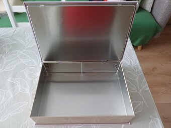 plechová dóza - kniha - 4