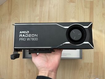 AMD Radeon PRO W7800 32 GB - 4