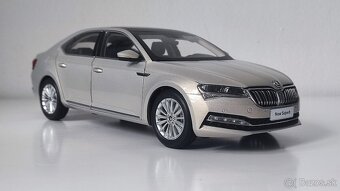 Škoda Superb 1:18 - 4
