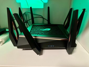 Asus GT-AX11000, TOP stav - 4