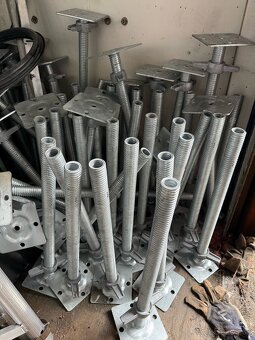 Nastavitelne nohy na Lešenie - 4