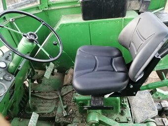 Univerzalnu odpruženu sedacku (sedadlo) na traktor zetor , u - 4