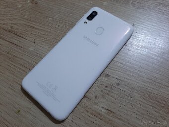 Samsung a20e plnefunkcny neposkodeny na displeji nieje ziade - 4