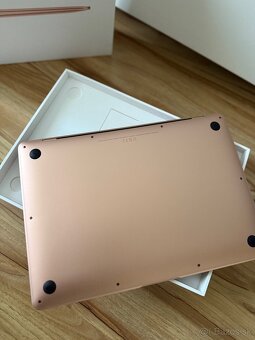 Predám Macbook AIR M1, 256GB, TOP STAV - 4