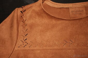 Hnedé semišové šaty značky Promod - 4