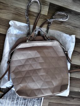 Krásny kvalitný ruksak - 4