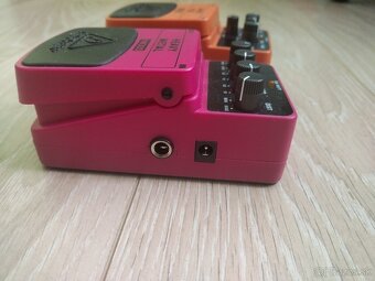 Behringer Super Fuzz SF300 a Heavy Metal HM300 - 4