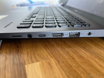 Asus VivoBook 15 - 4