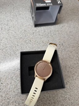 Garmin VIVOMOVE Style - 4