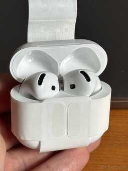 Apple AirPods 4 USB C - nové, rok záruka - 4
