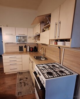 Kuchynská linka, stôl a 2 skrinky - 4