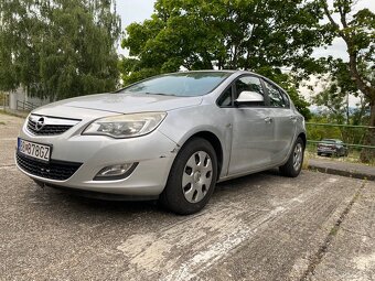 Opel Astra J SportsTourer - 4