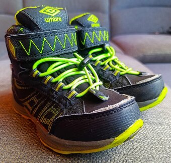 Detské zimné softshelové topánky značky Umbro - 4