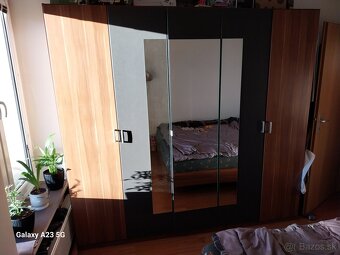 Predám skriňu posteľ a nočné stoliky - 4