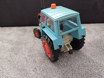 Predám hracku zetor crystal 8011 - 4