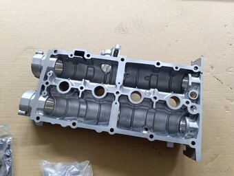 Hlava valcov VW Golf VI 1.4 TSI 03C103475CD - 4