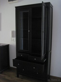 Hemnes IKEA vitrína/knižnica - 4