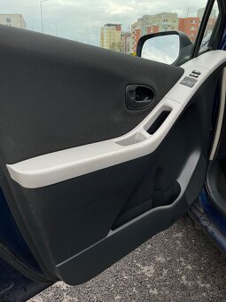 Toyota Yaris 1.33VVTI - 4