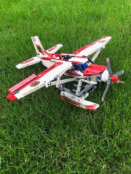 LEGO Technic 42040 Požiarné lietadlo (Fire Plane) - 4