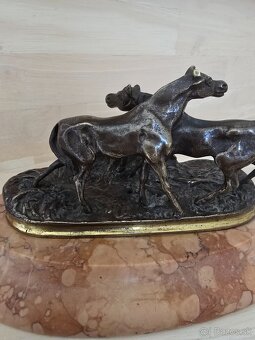 Bronzová socha kone - 4