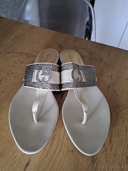 Nove topánky, slapky Giorgio Armani - 4