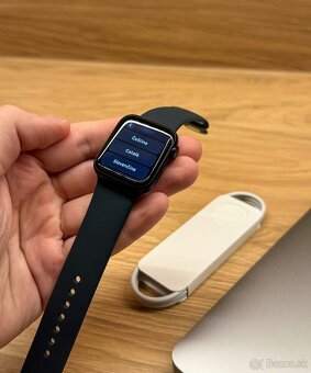 Apple Watch SE 2 (2024) 40mm Midnight - neaktivované - 4