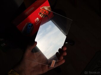Nintendo Switch (V2) - 4